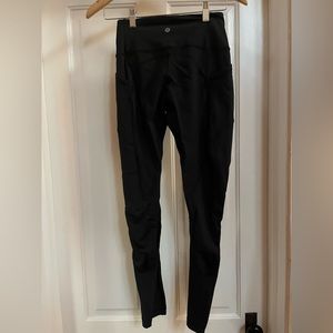 Lululemon leggings with pockets! Size 6